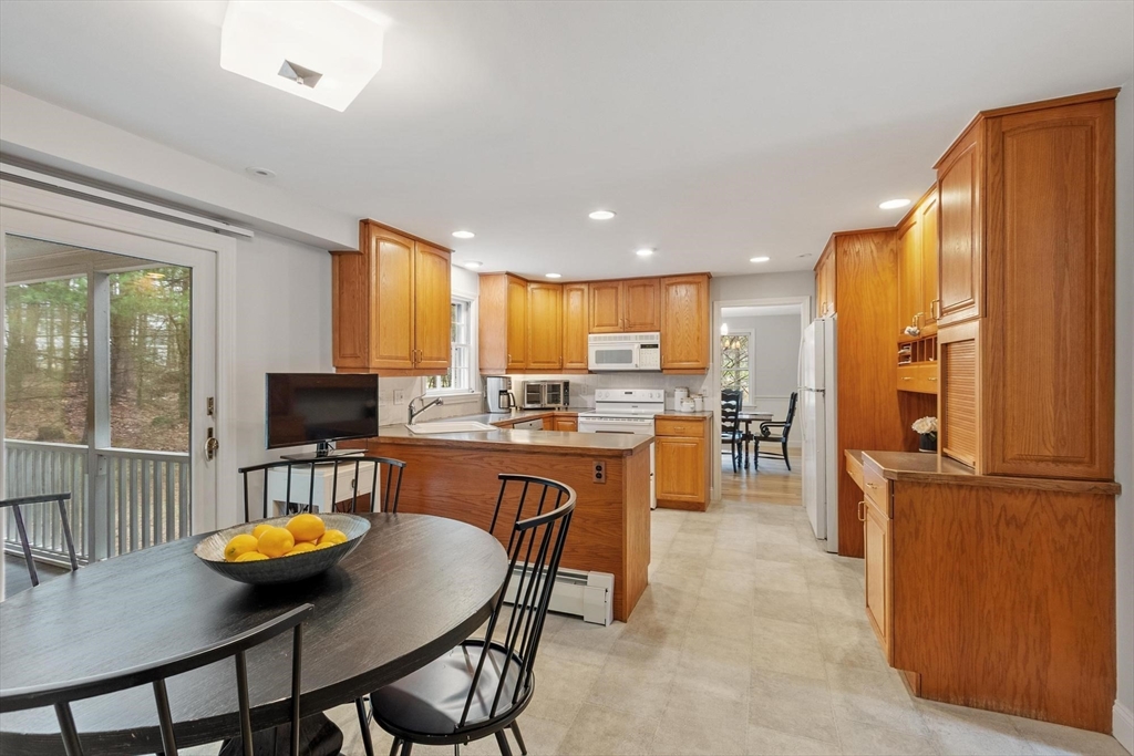 31 Old Stagecoach Road Bedford, MA 01730 - Photo 14 of 37