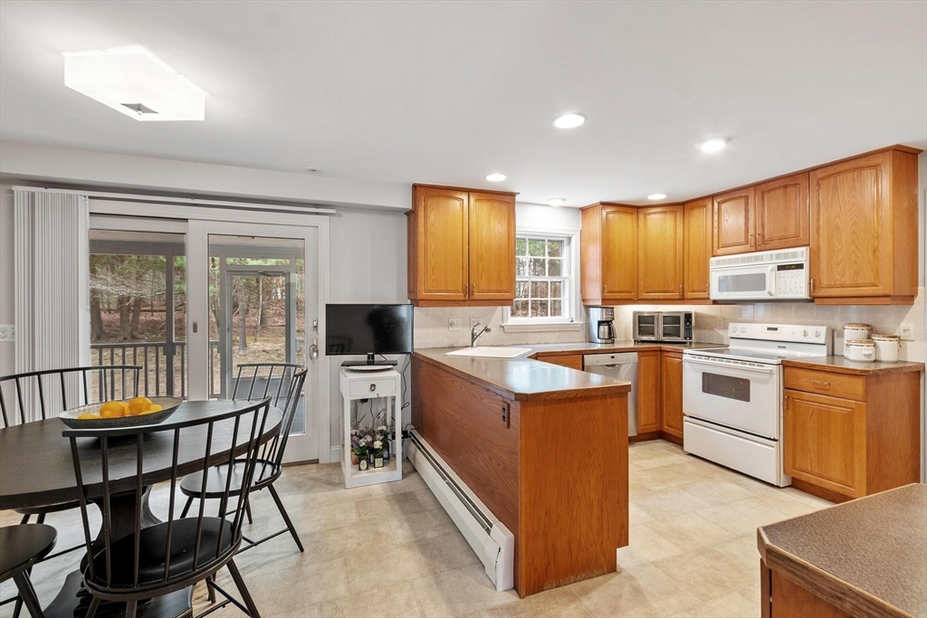 31 Old Stagecoach Road Bedford, MA 01730 - Photo 15 of 37