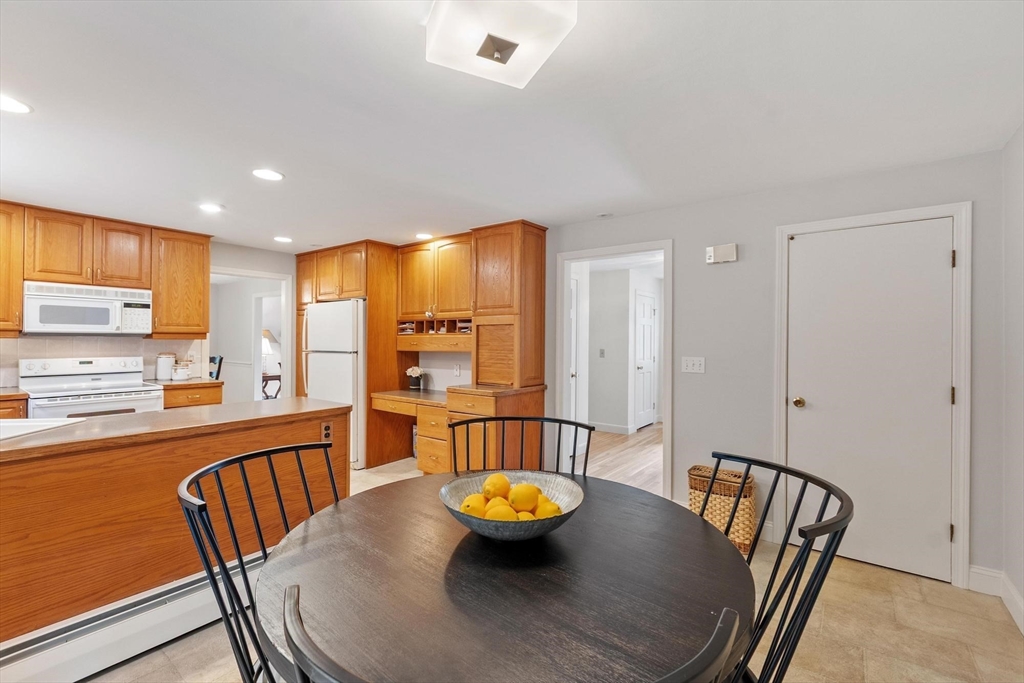 31 Old Stagecoach Road Bedford, MA 01730 - Photo 18 of 37