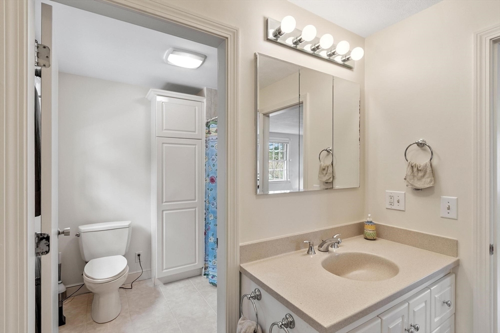 31 Old Stagecoach Road Bedford, MA 01730 - Photo 22 of 37