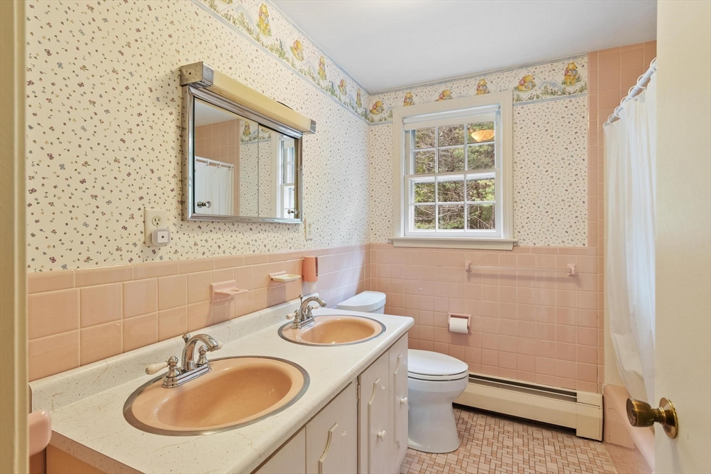 31 Old Stagecoach Road Bedford, MA 01730 - Photo 25 of 37
