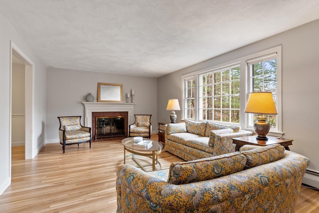 31 Old Stagecoach Road Bedford, MA 01730 - Photo 6 of 37