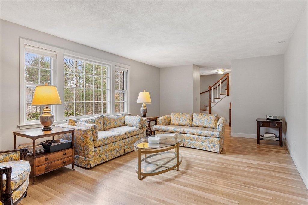 31 Old Stagecoach Road Bedford, MA 01730 - Photo 7 of 37