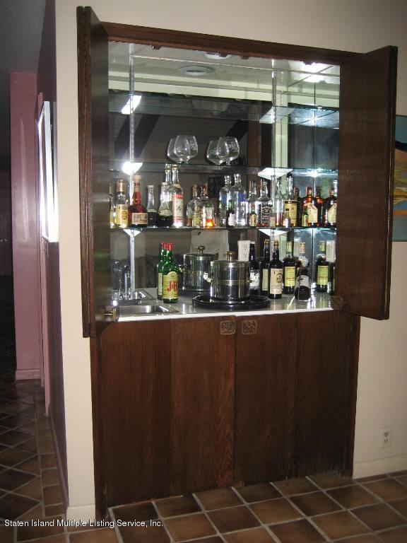 85 Circle Road Staten Island, NY 10304 - Photo 13 of 21 Wet bar
