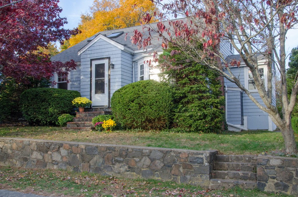 17 Calthrope Road Marblehead, MA 01945 - Photo 1 of 25 Gallery Image 1