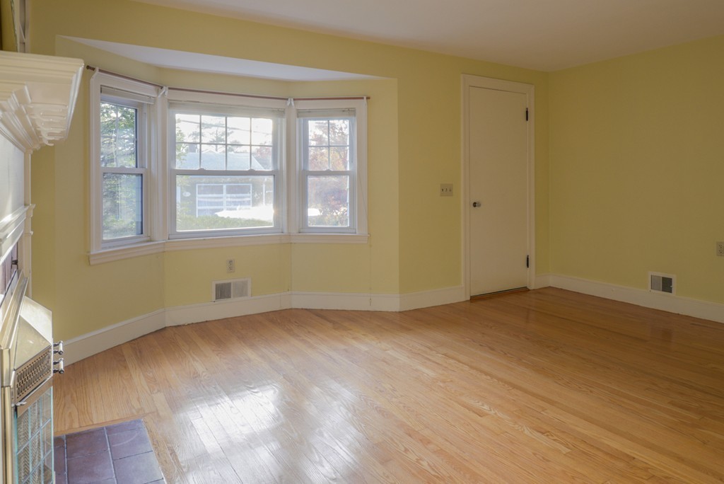 17 Calthrope Road Marblehead, MA 01945 - Photo 6 of 25 Gallery Image 6