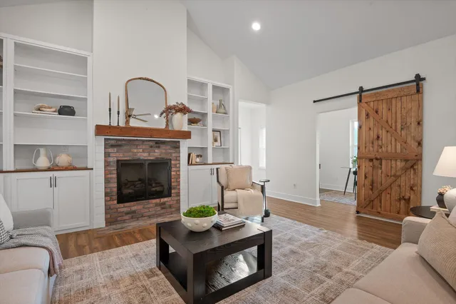 $710,000 | 406 Green Brier Lane, Soddy Daisy, TN 37379