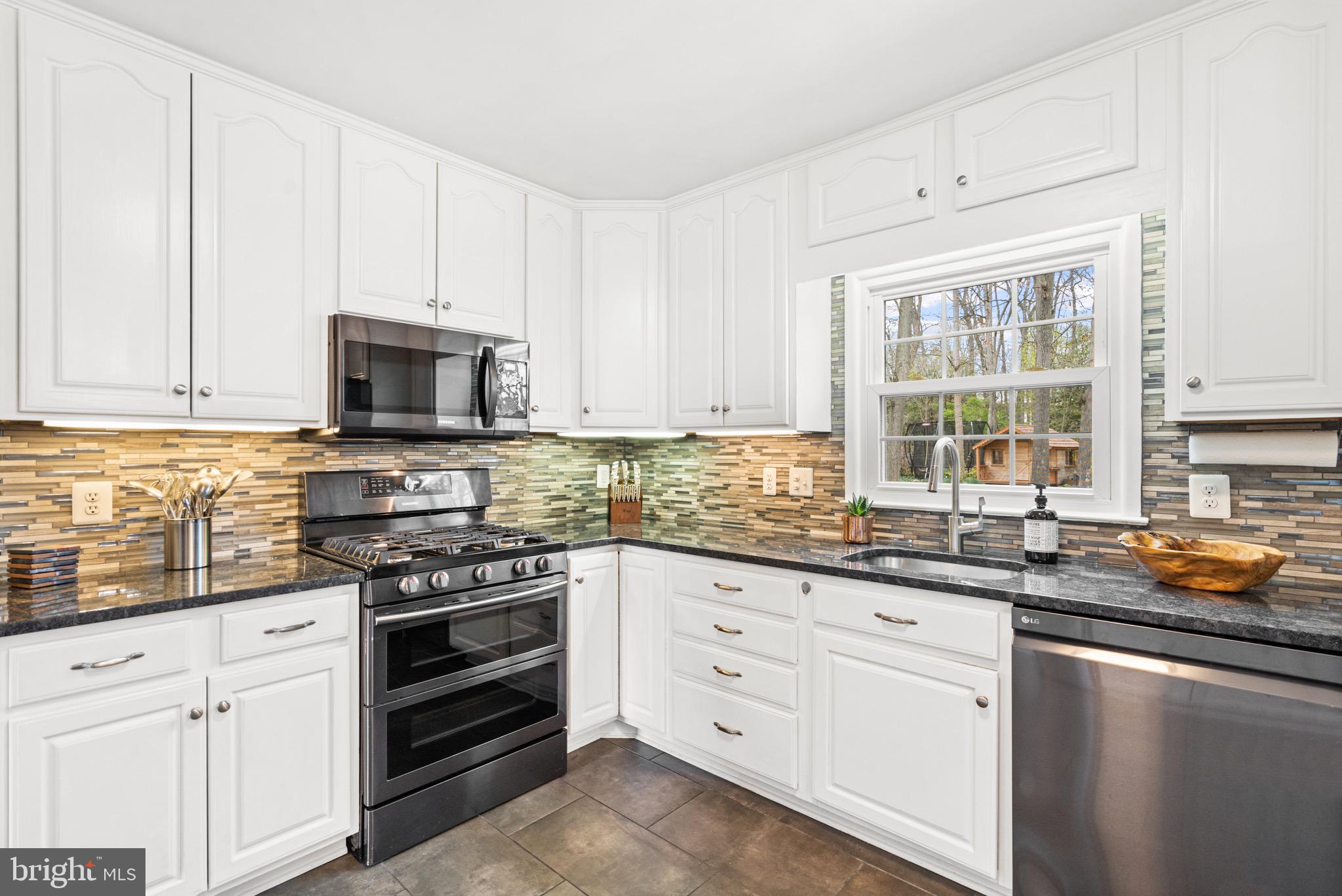 2000 Rampart Drive Alexandria, VA 22308 - Photo 4 of 37 Bright white cabinets