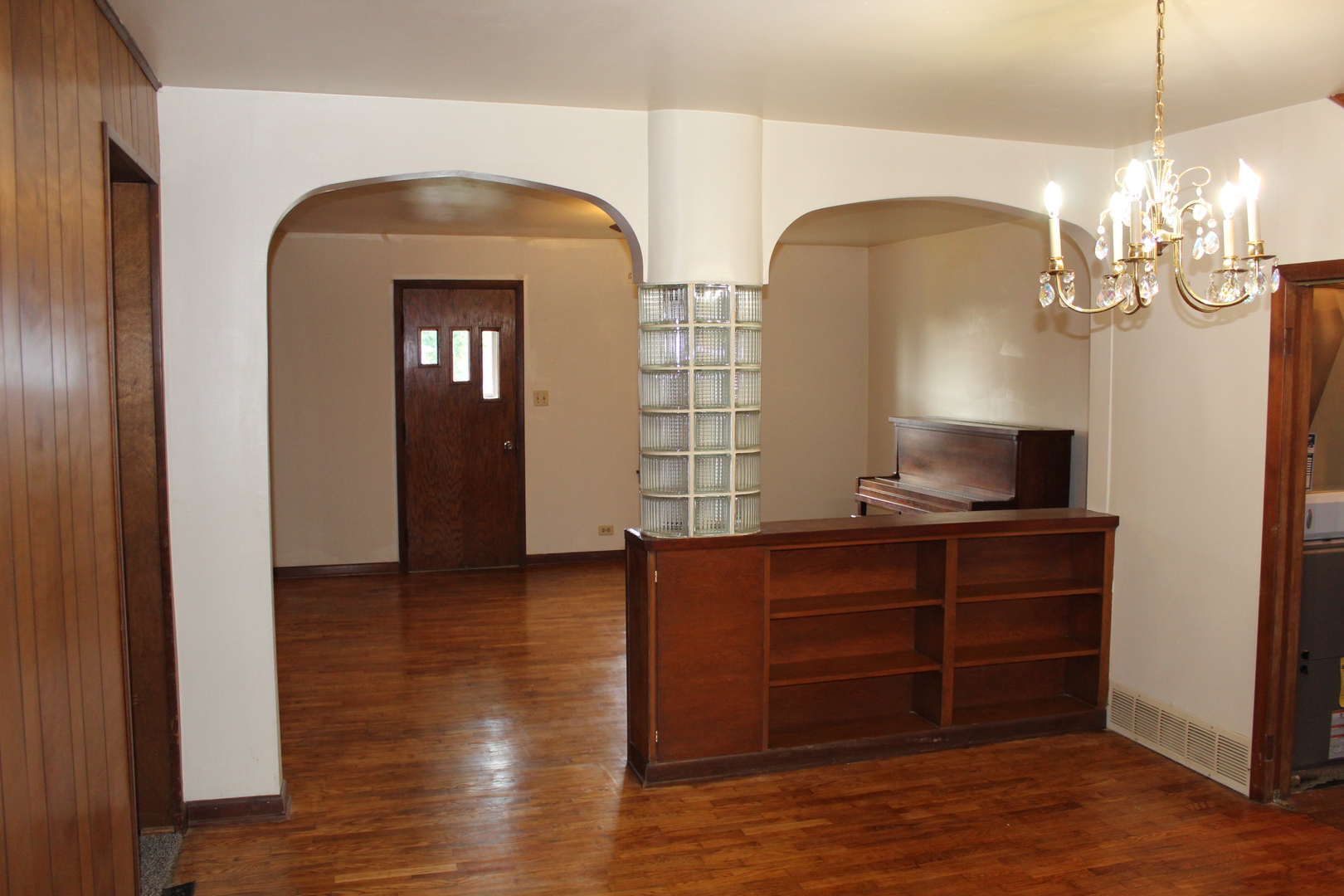 213 North Peoria Street Gilman, IL 60938 - Photo 13 of 44 a view of room with wooden floor