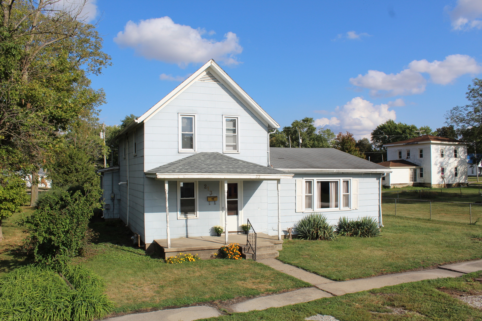 213 North Peoria Street Gilman, IL 60938 - Photo 3 of 44 a front view of a house with a yard