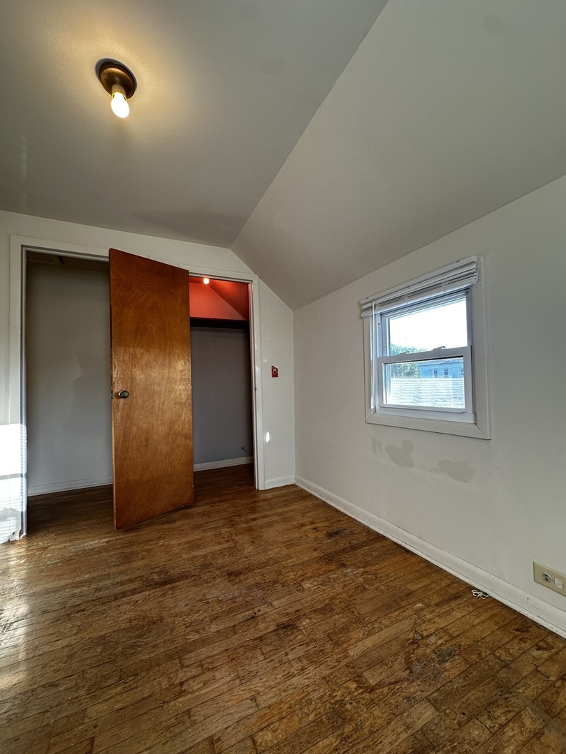 213 North Peoria Street Gilman, IL 60938 - Photo 37 of 44 an empty room with windows