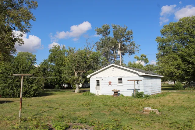 a view of house with backyard