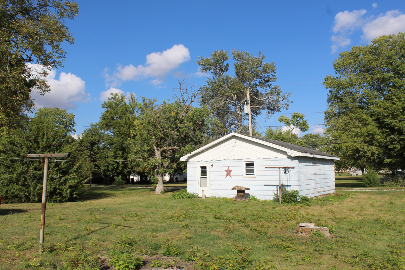 213 North Peoria Street Gilman, IL 60938 - Photo 8 of 44 a view of house with backyard