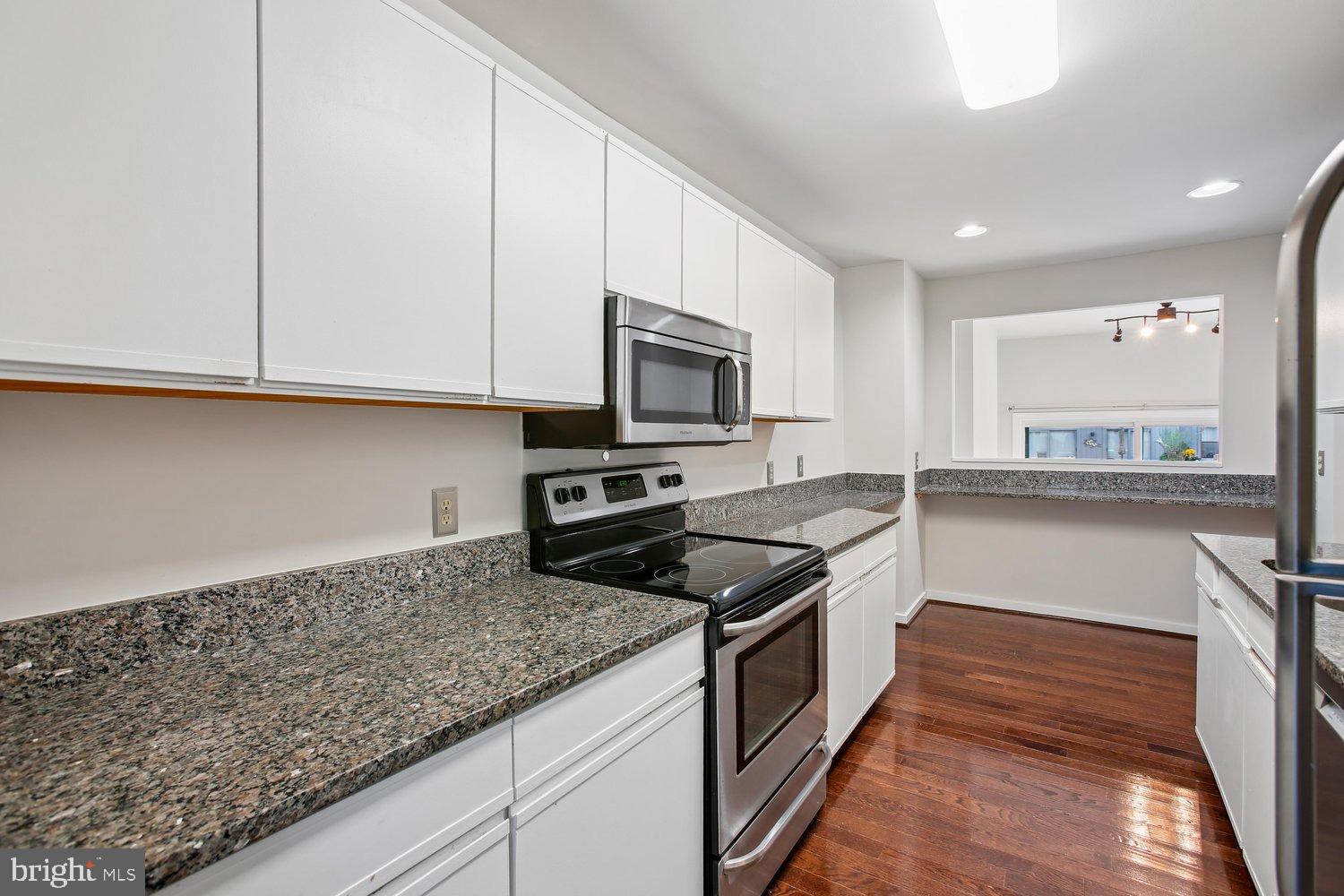 11115 Timberhead Court Reston, VA 20191 - Photo 11 of 88 Kitchen