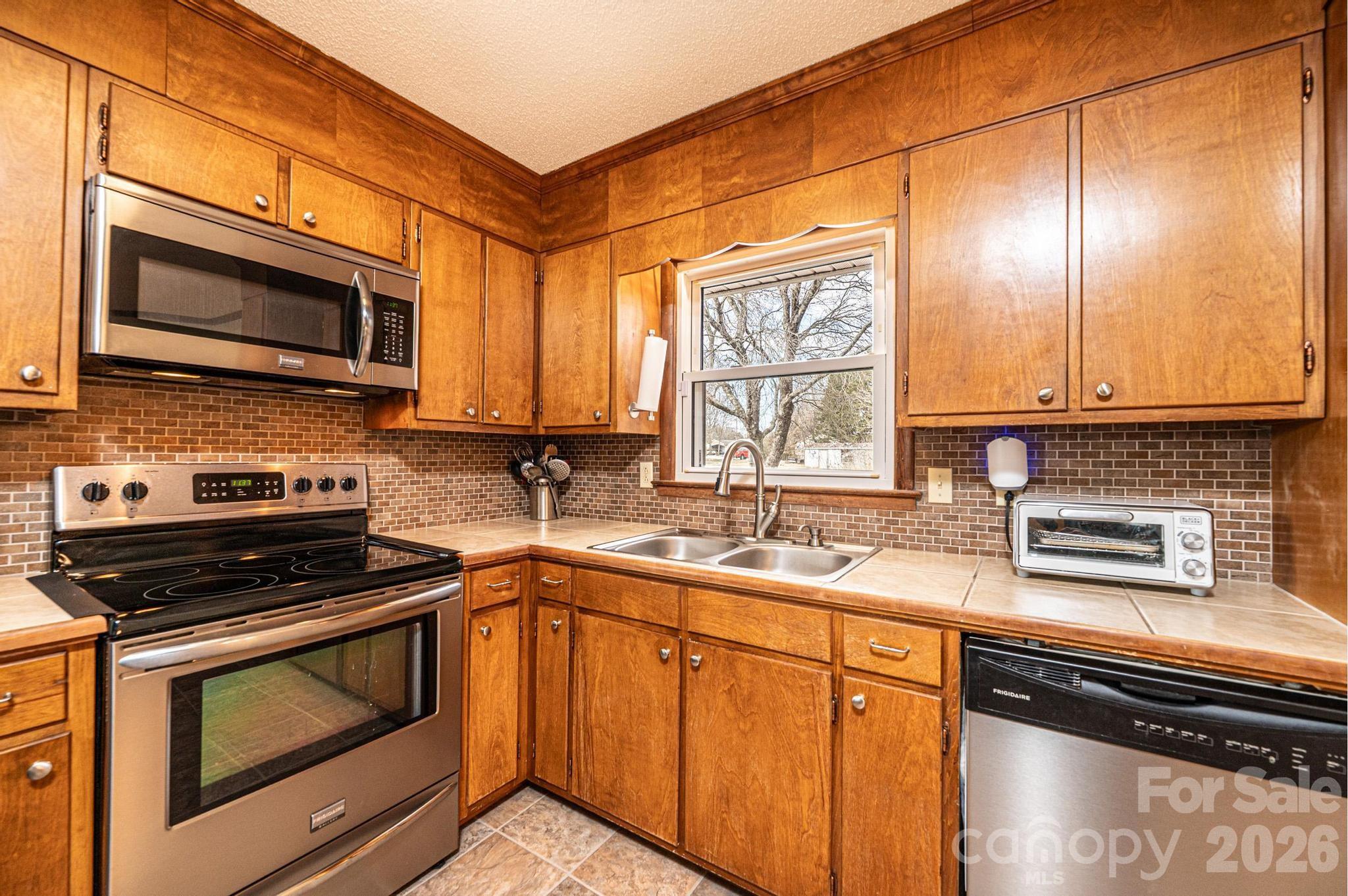 1109 34th St Lane Northeast Conover, NC 28613 - Photo 10 of 23