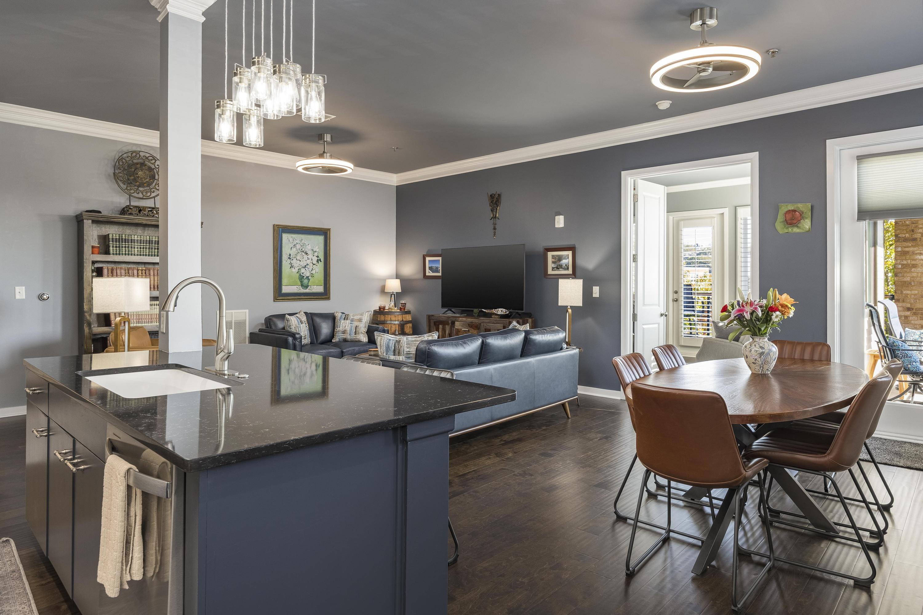 200 Manufacturers Road, Unit 348 Chattanooga, TN 37405 - Photo 10 of 46 Dining Area