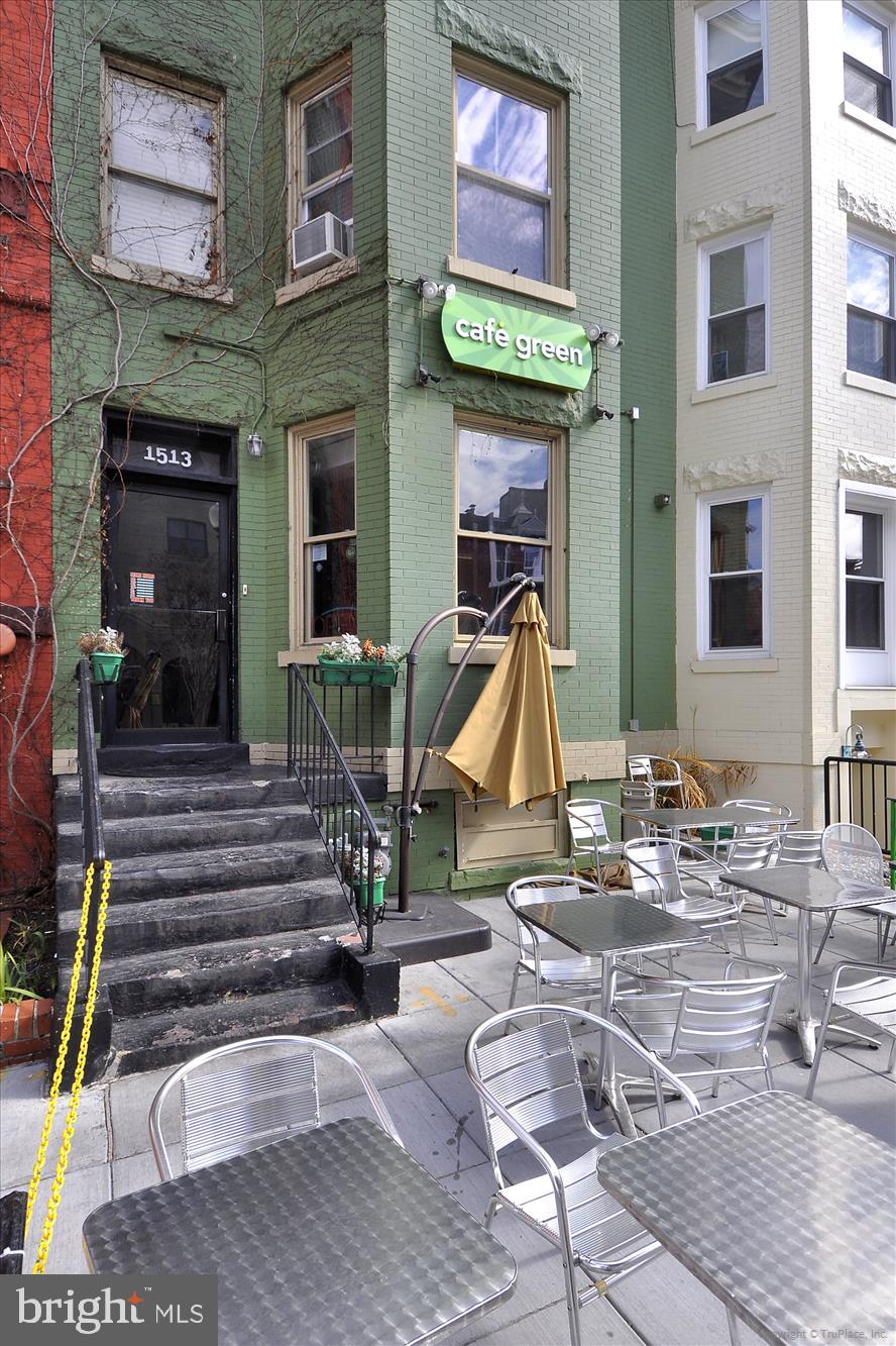 1803 T Street Northwest, Unit 3 Washington, DC 20009 - Photo 36 of 45 a view of the dinning tables and chairs in the patio