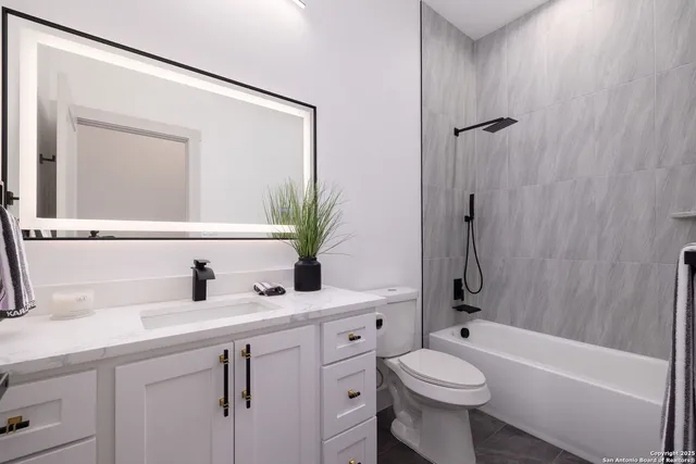 $495,000 | 1210 Fernwood Road, Fischer, TX 78623