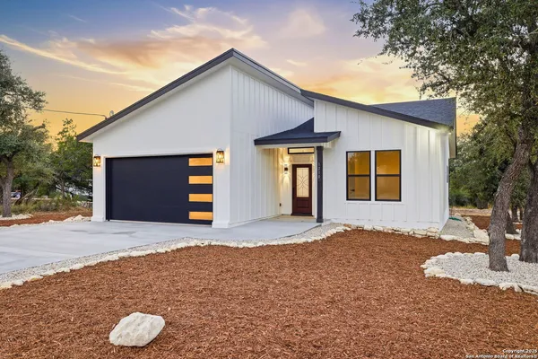 $485,000 | 1210 Fernwood Road, Fischer, TX 78623