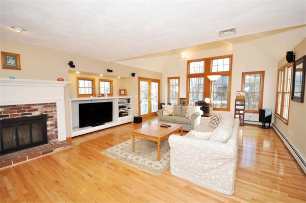 14 Putnam Road Acton, MA 01720 - Photo 3 of 25 Gallery Image 3