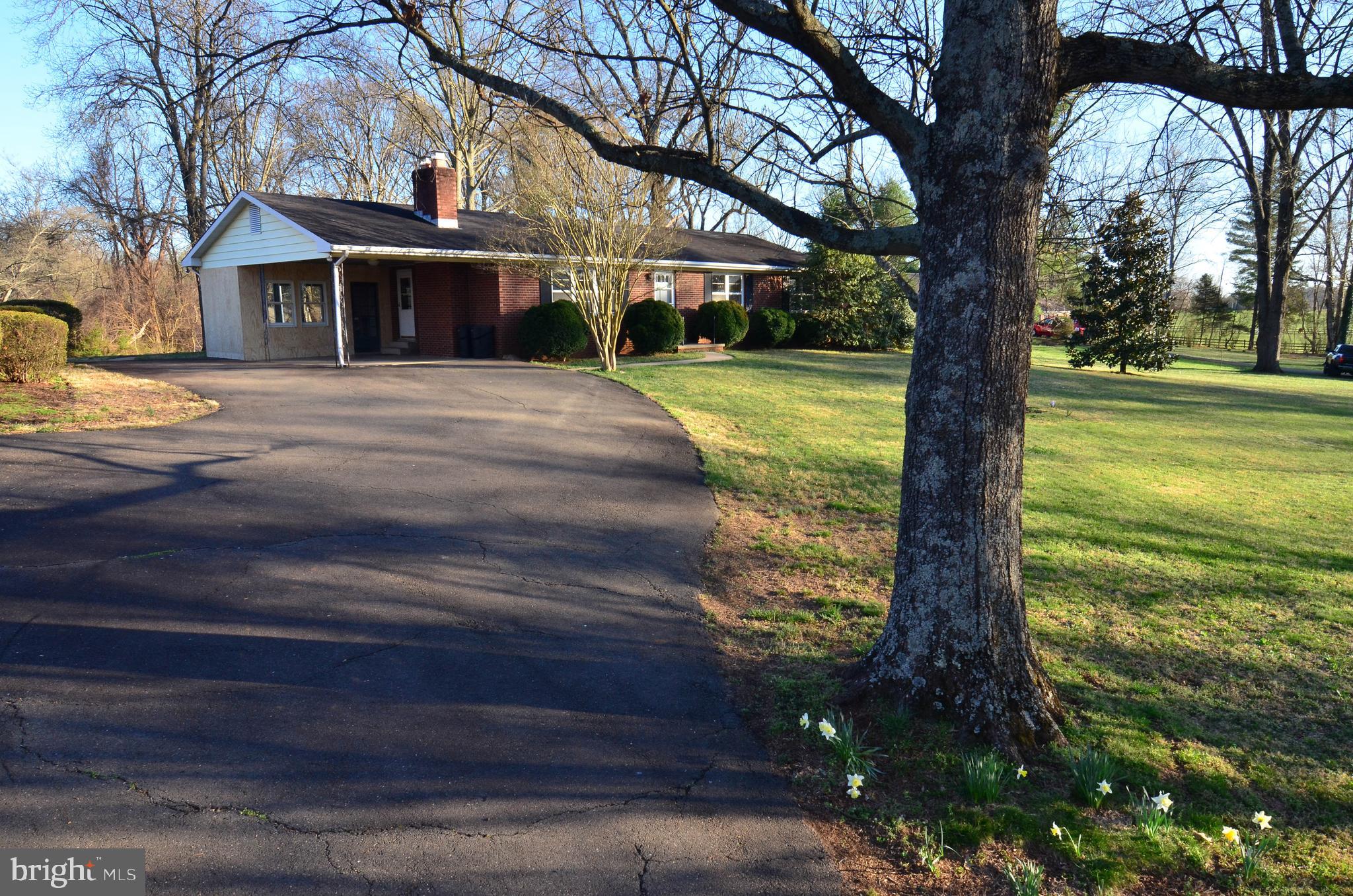 9503 Lees Mill Road Warrenton, VA 20186 - Photo 3 of 23 front view from driveway