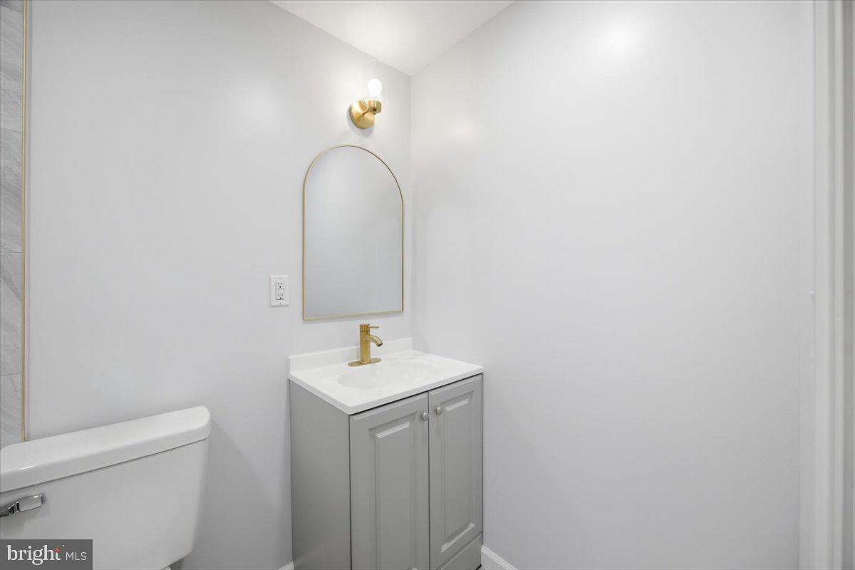 9955 Bridle Road Philadelphia, PA 19115 - Photo 21 of 36 Master Bathroom