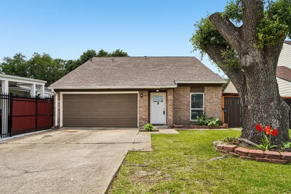 $1,800 | 9721 Debbie Lane, Houston, TX 77038