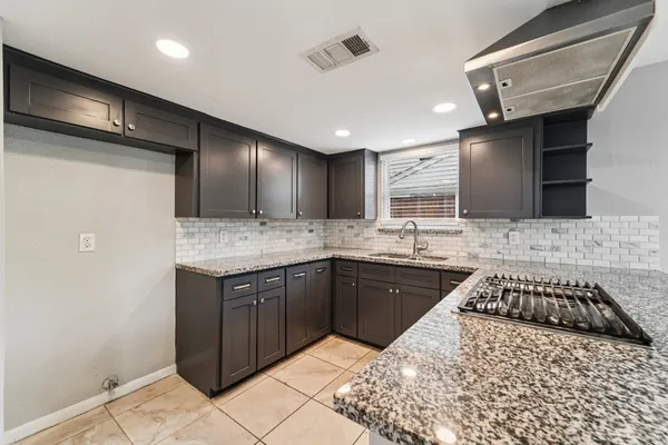$1,800 | 9721 Debbie Lane, Houston, TX 77038