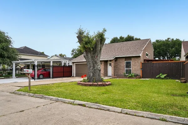 $1,800 | 9721 Debbie Lane, Houston, TX 77038