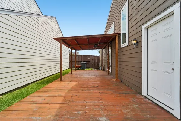 $1,800 | 9721 Debbie Lane, Houston, TX 77038