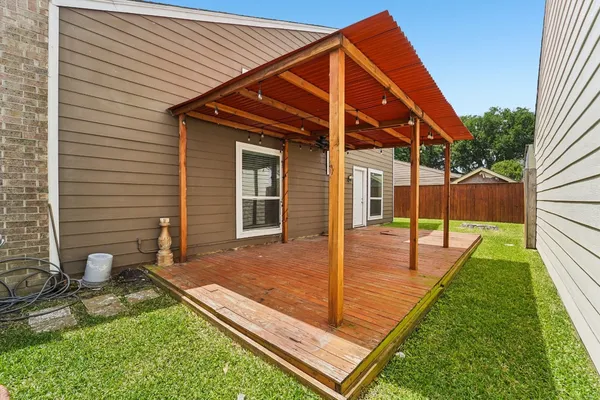 $1,800 | 9721 Debbie Lane, Houston, TX 77038