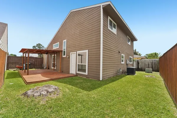 $1,800 | 9721 Debbie Lane, Houston, TX 77038