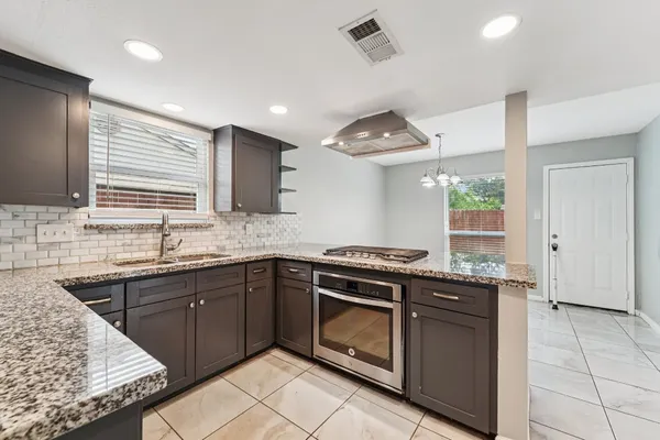 $1,800 | 9721 Debbie Lane, Houston, TX 77038