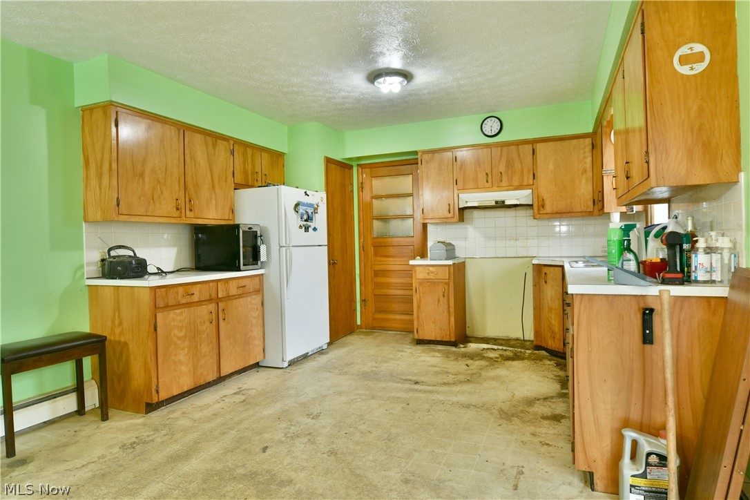 6111 Thompson Clark Road Bristolville, OH 44402 - Photo 9 of 31