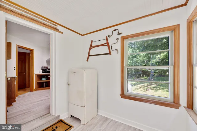 a view of a interior in an empty room