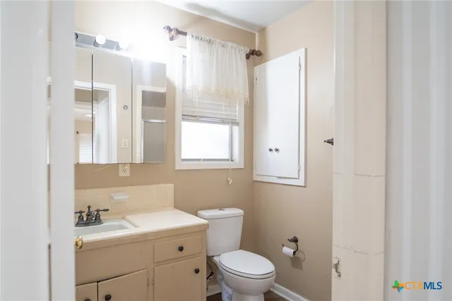 $299,999 | 702 Brookhollow Drive, Port Lavaca, TX 77979