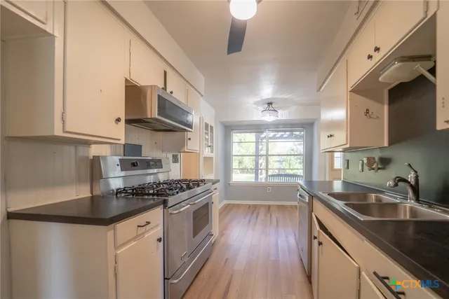 $299,999 | 702 Brookhollow Drive, Port Lavaca, TX 77979