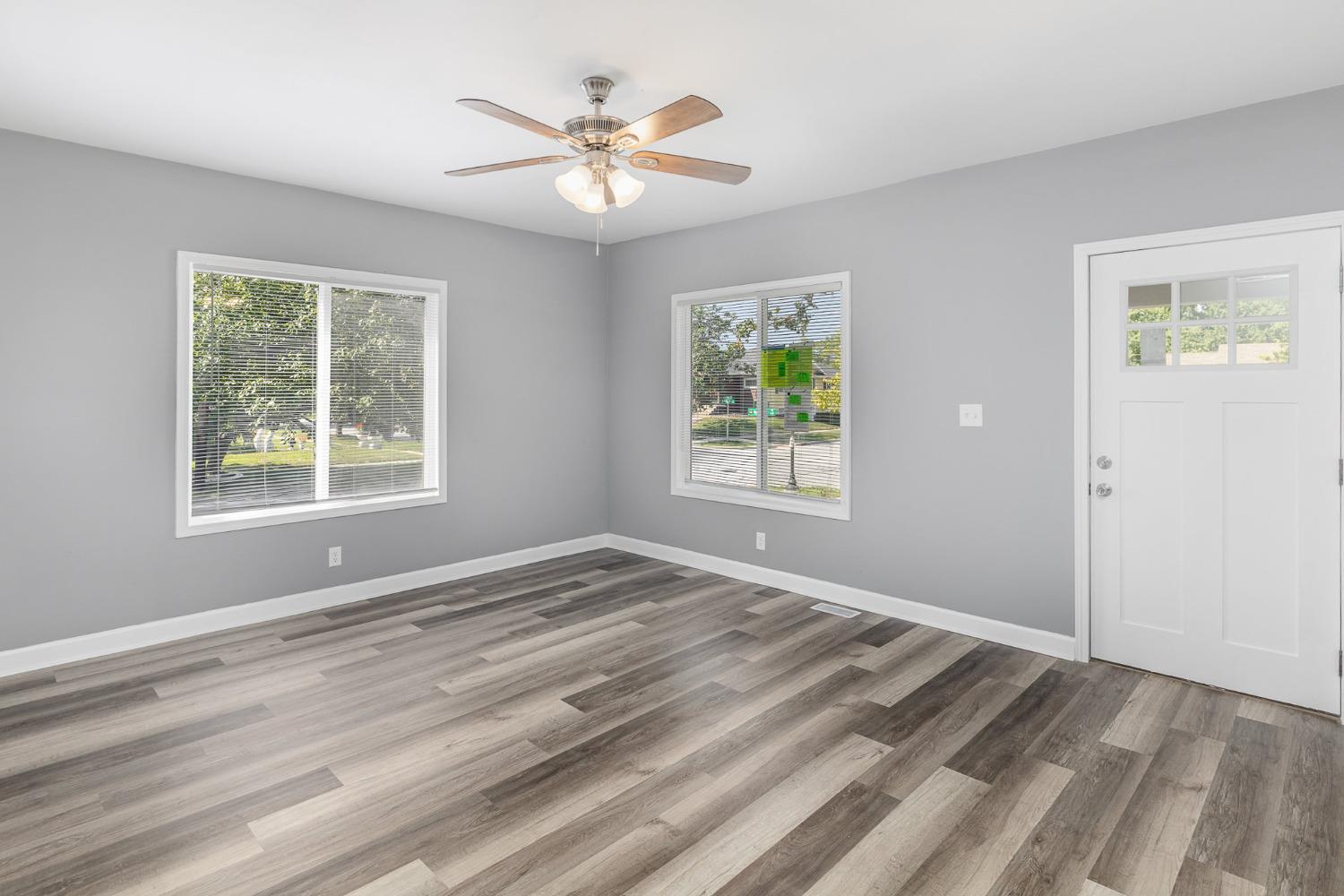 6547 Madison Avenue Hammond, IN 46324 - Photo 3 of 19 a view of an empty room with a window