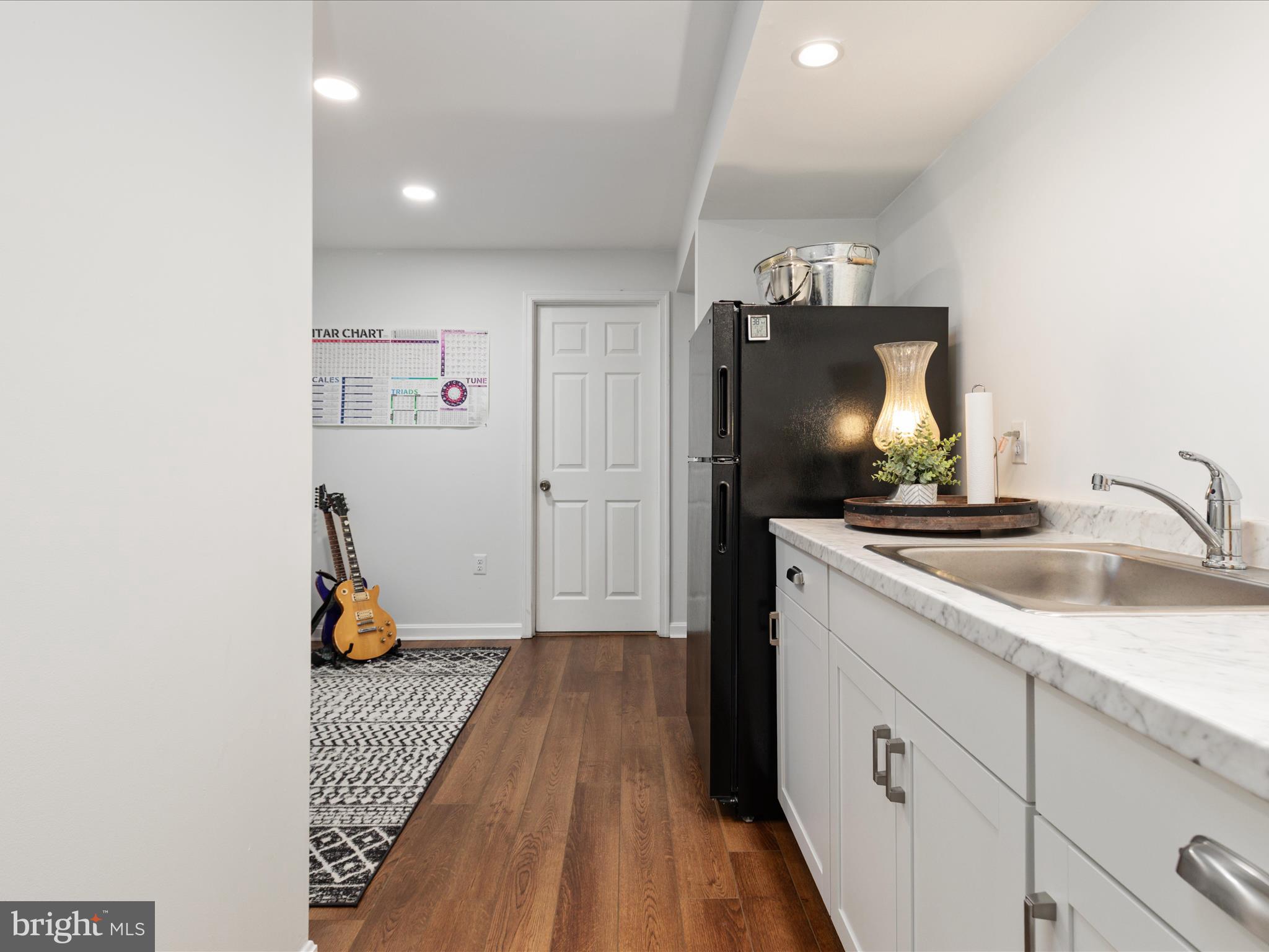 20299 Mustoe Place Ashburn, VA 20147 - Photo 30 of 45 a hallway with a sink and a mirror