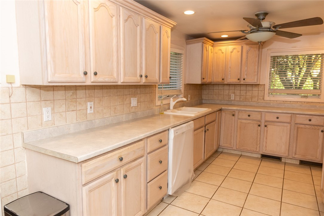 34 Hamden Road Cranston, RI 02920 - Photo 27 of 40 Gallery Image 27