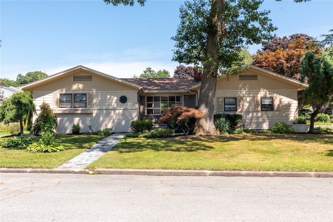 34 Hamden Road Cranston, RI 02920 - Photo 6 of 40 Gallery Image 6