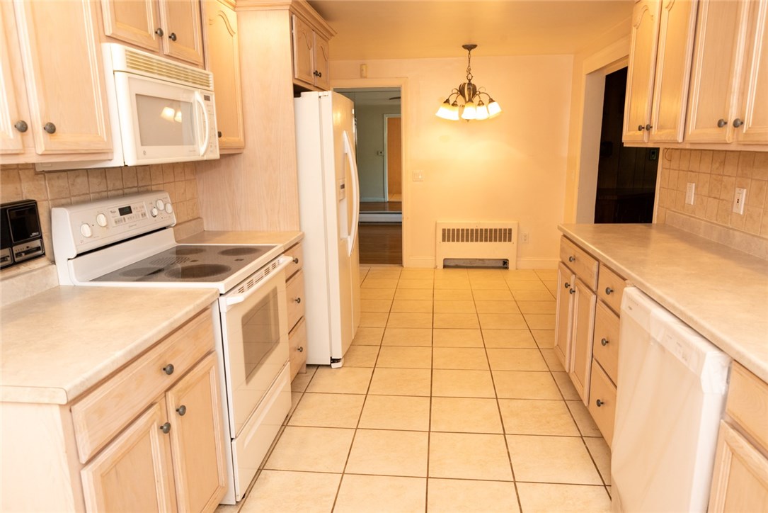 34 Hamden Road Cranston, RI 02920 - Photo 9 of 40 Gallery Image 9