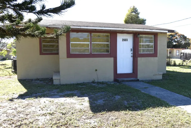 $1,600 | 2603 Booker Street, Fort Pierce, FL 34947