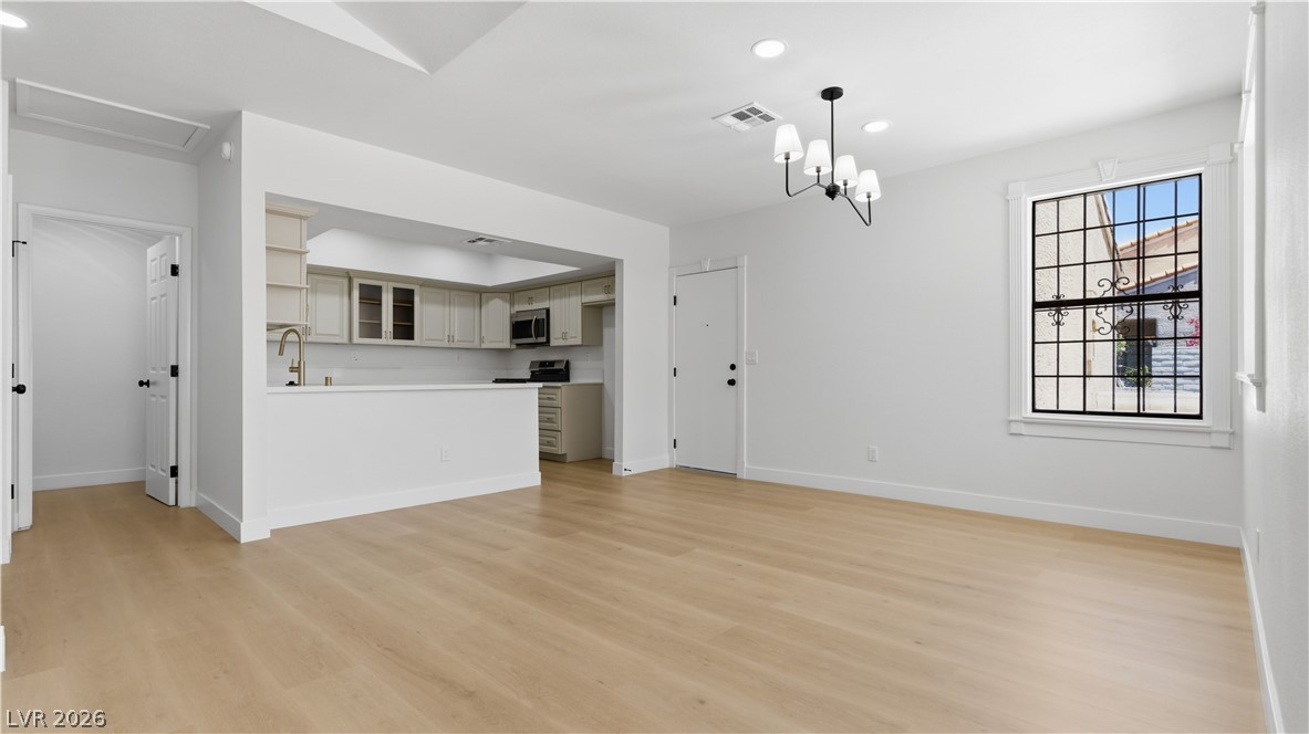 251 North Cimarron Road Las Vegas, NV 89145 - Photo 6 of 41