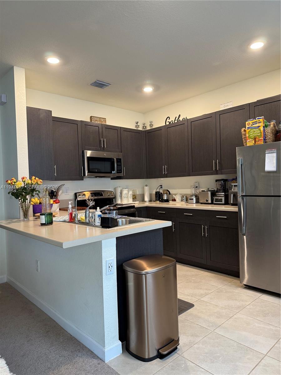 11094 West 33rd Way Hialeah, FL 33018 - Photo 2 of 15