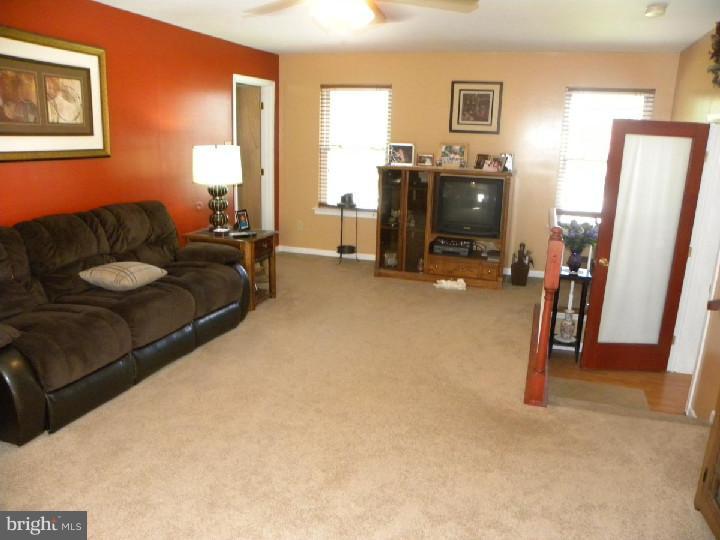 887 B Concord Road Aston, PA 19014 - Photo 2 of 25 Family Room