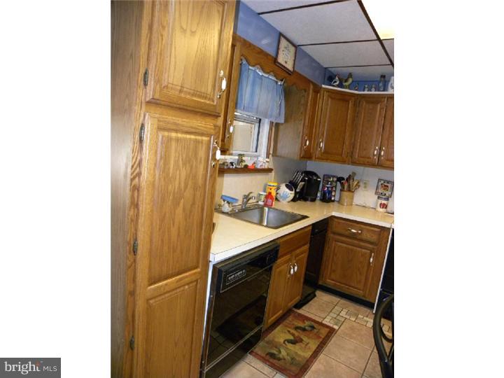 887 B Concord Road Aston, PA 19014 - Photo 11 of 25 Kitchen