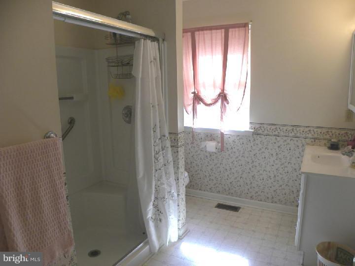 887 B Concord Road Aston, PA 19014 - Photo 7 of 25 Master Bathroom