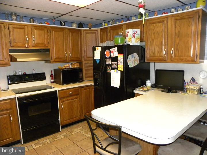 887 B Concord Road Aston, PA 19014 - Photo 9 of 25 Kitchen
