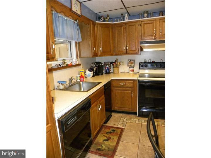 887 B Concord Road Aston, PA 19014 - Photo 10 of 25 Kitchen